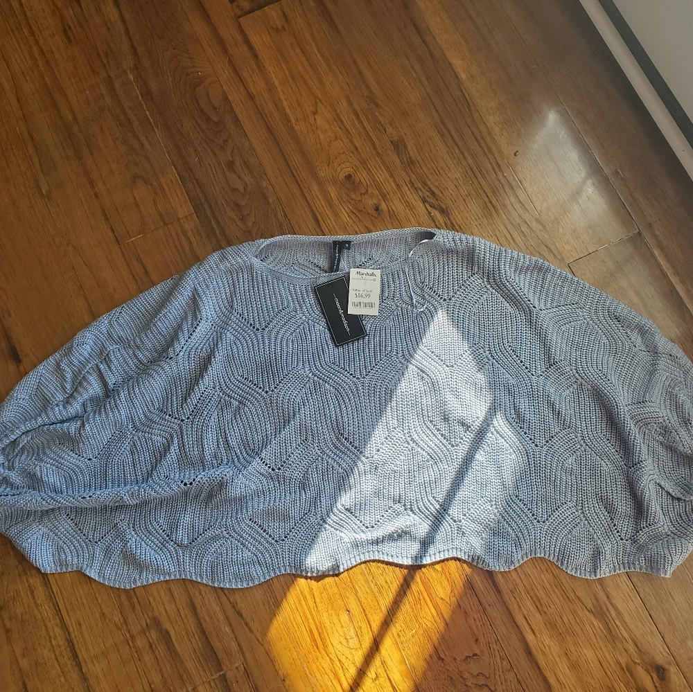 NWT Moon & Madison Dolman Sleeve Eyelet top